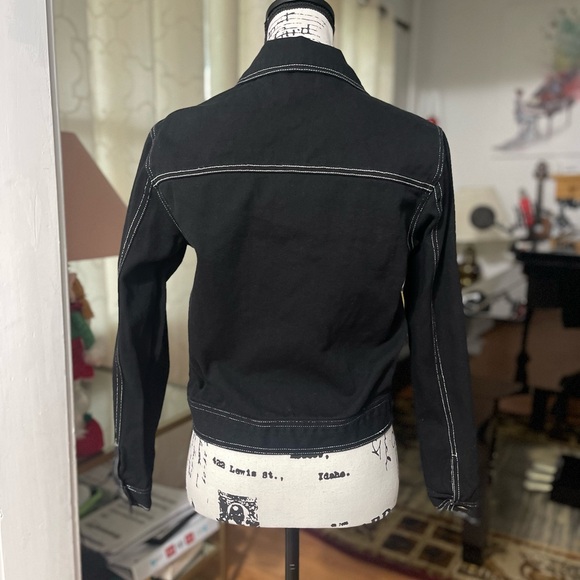 EUC Women’s Small Forever 21 Contrast Stitch Denim Jacket In Black - Picture 7 of 12